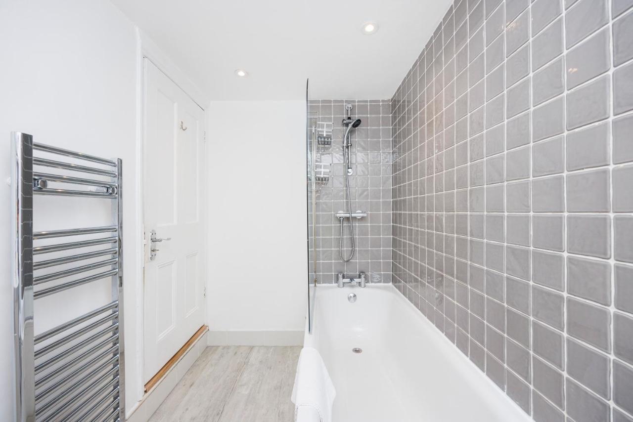 Welcomestay Colliers Wood Two Bed Apartment - Home Away From Home لندن المظهر الخارجي الصورة