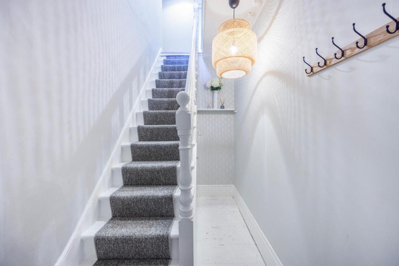 Welcomestay Colliers Wood Two Bed Apartment - Home Away From Home لندن المظهر الخارجي الصورة