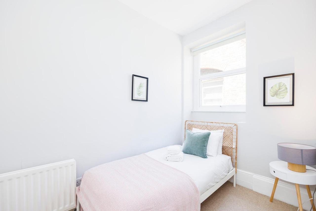 Welcomestay Colliers Wood Two Bed Apartment - Home Away From Home لندن المظهر الخارجي الصورة