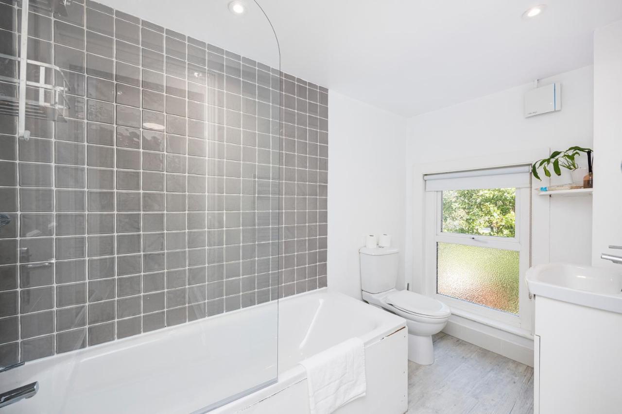 Welcomestay Colliers Wood Two Bed Apartment - Home Away From Home لندن المظهر الخارجي الصورة