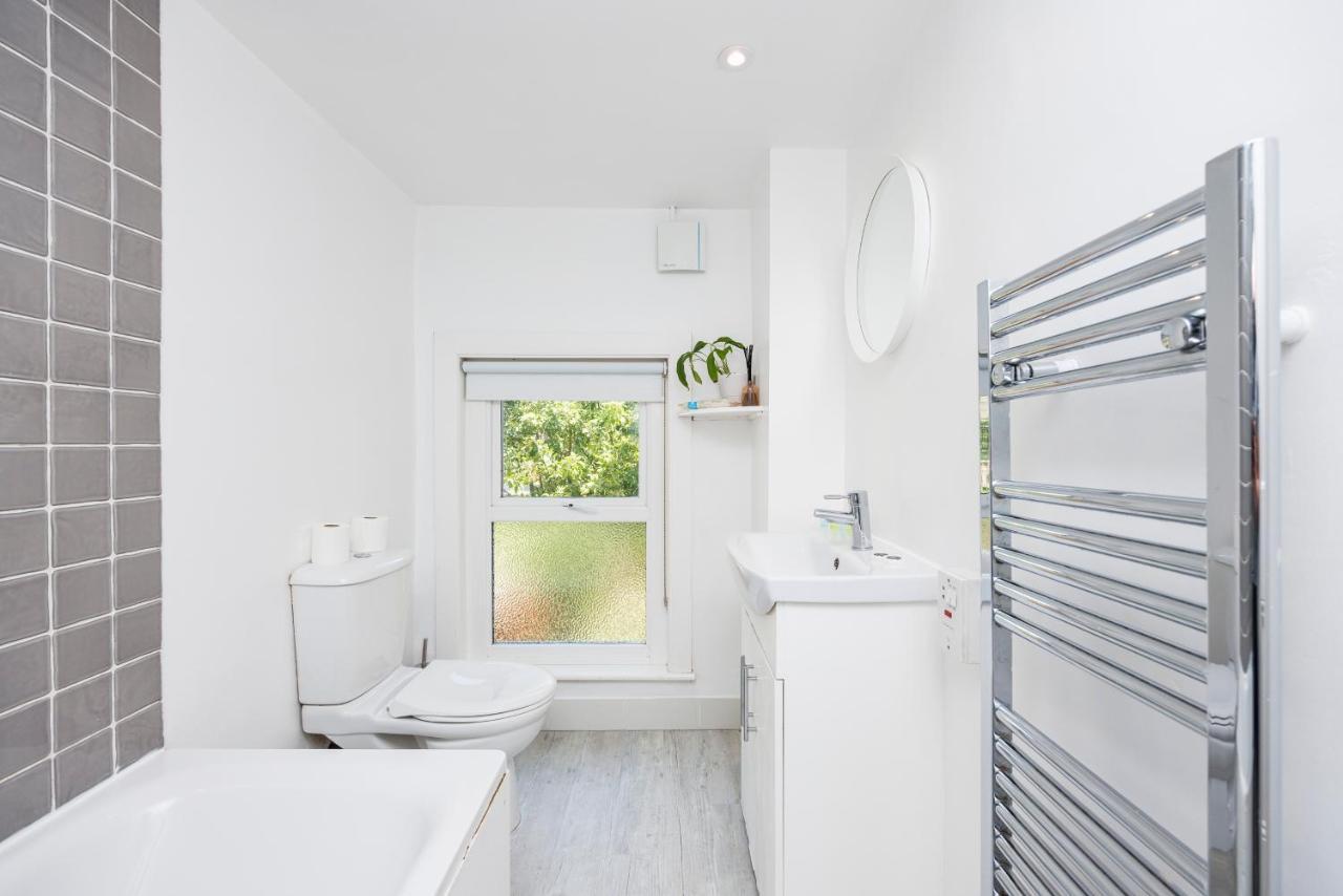 Welcomestay Colliers Wood Two Bed Apartment - Home Away From Home لندن المظهر الخارجي الصورة