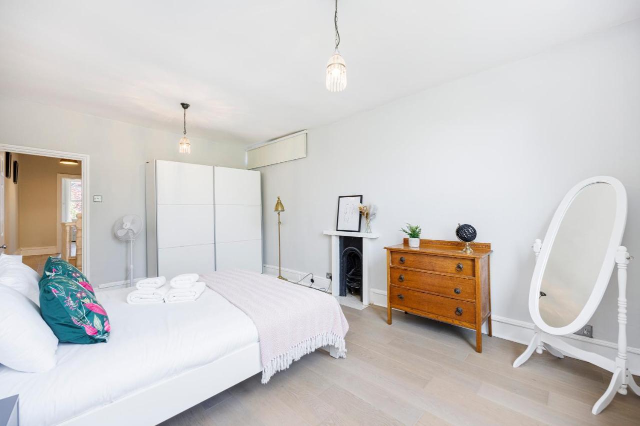 Welcomestay Colliers Wood Two Bed Apartment - Home Away From Home لندن المظهر الخارجي الصورة
