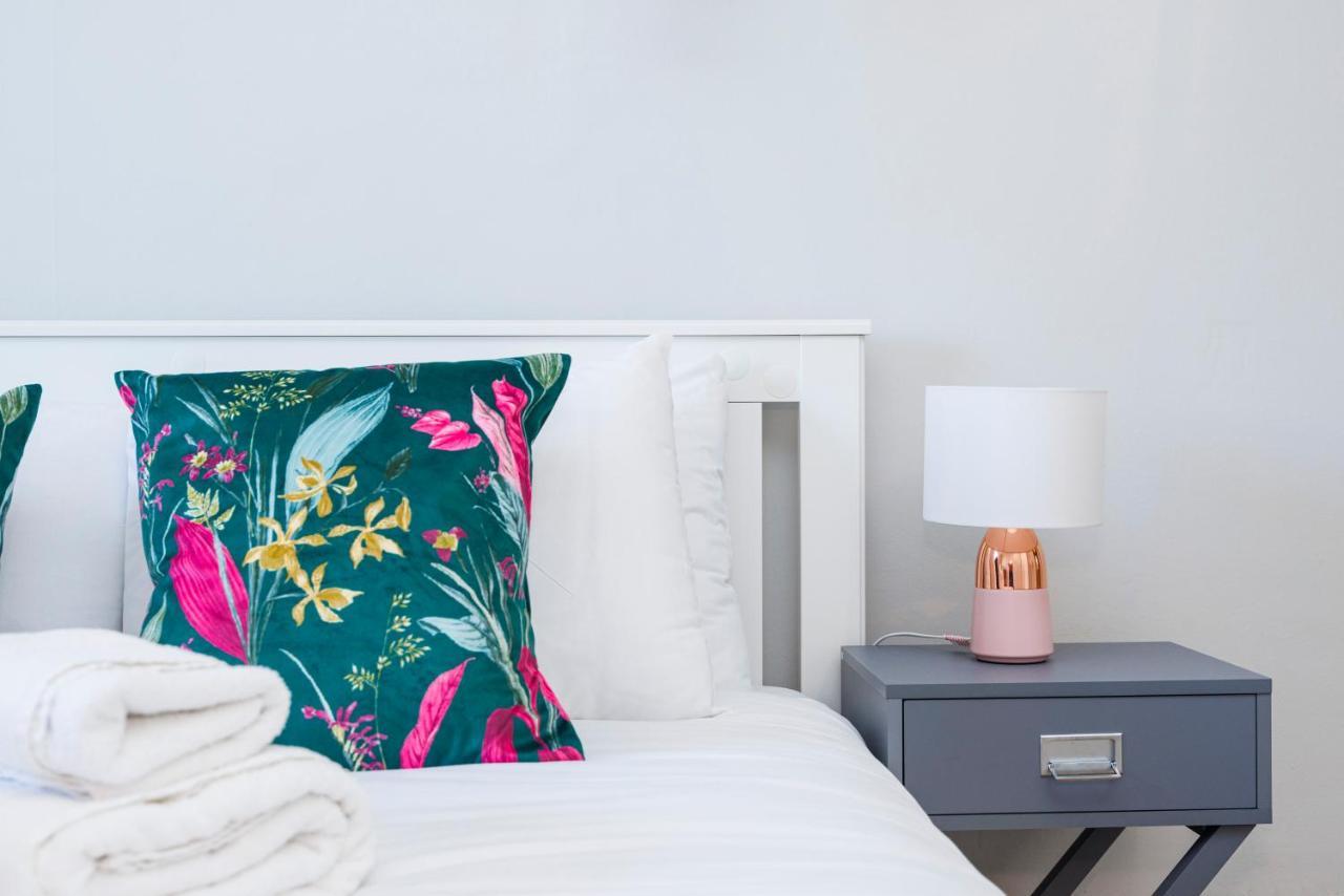 Welcomestay Colliers Wood Two Bed Apartment - Home Away From Home لندن المظهر الخارجي الصورة
