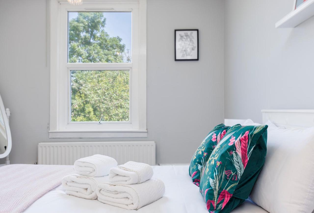 Welcomestay Colliers Wood Two Bed Apartment - Home Away From Home لندن المظهر الخارجي الصورة